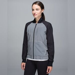Lululemon Bright Reflective Silver Black Bomber Jacket Zip Size 6 EUC